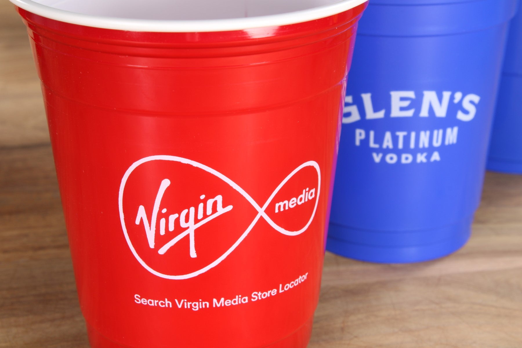 Custom-Printed American Party Cups in Red or Blue & Drinksware UK